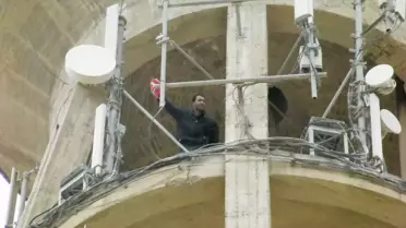 Su Kulesinde Türk Bayraklı İntihar Girişimi