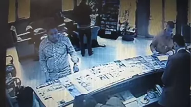 Fuar Hırsızlarından Biri Yakalandı Altınlar Ele Geçirildi