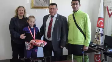 Minik Şampiyondan Akın'a Ziyaret