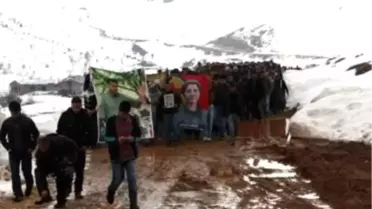 Öldürülen Kadın PKK'lı Toprağa Verildi