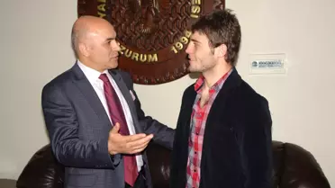 Başkan Korkut'tan Şampiyon Boksöre Şartlı Ev Sözü