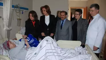 Vali Topaca'nın Eşi Sevim Topaca, Kanser Hastalarını Ziyaret Etti