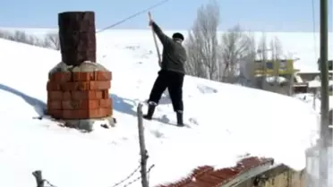 Çatılardaki Karlar Zarar Vermeye Devam Ediyor