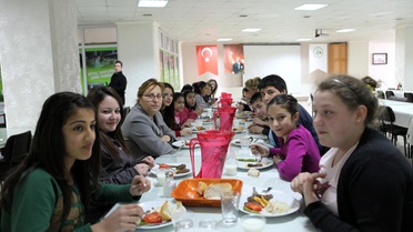 Öğrencilere Teşekkür Yemeği Verildi