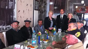 Huzurevi Sakinlerinden Köfteli Kutlama