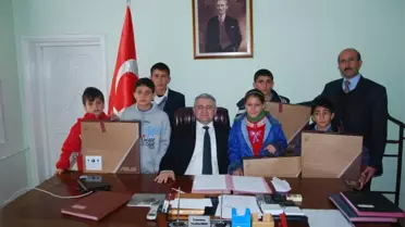 Satranç Turnuvasında Başarılı Olan Öğrencilere Dizüstü Bilgisayar