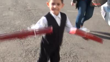 6 Yaşındaki Arda Polisleri Kutladı
