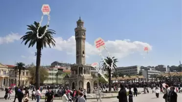 İzmir'de Tutuklu Yakınlarından Dava Arası Uçurtmalı Eylem