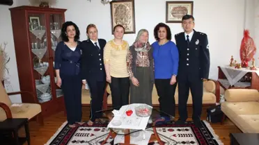 Kula Polisinden Şehit Ailesi Ziyareti