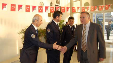 Polis, Milletin Gönlünde Taht Kurmuştur