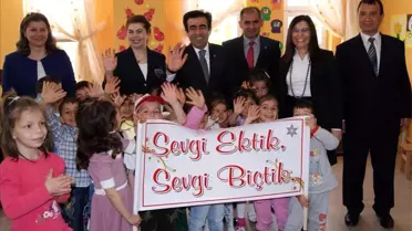 Vali Güzeloğlu, Minik Öğrencilerle Buluştu