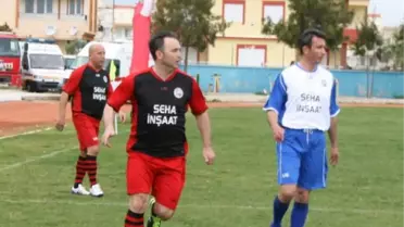 Eski Milli Futbolcular, Polisler İçin Sahaya Çıktı