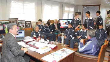 Yıldızgücüspor Kupasını Başkan Alıcık'a Hediye Etti