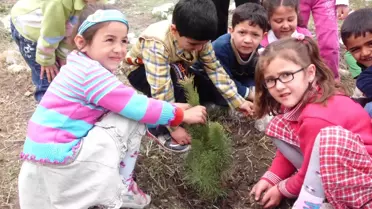Iğdır'da Minik Eller Fidan Dikti