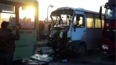 Minibis Belediye Otobüsüne Çarptı: 17 Yaralı