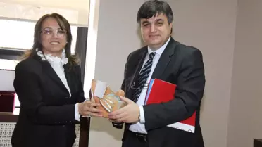 Neü Rektörü Prof.Dr.Filiz Kılıç ve Hayırseverler YÖK Başkanı Prof.Dr.Gökhan Çetinsaya'yı Makamında...