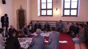 Afyonkarahisarlı Gazeteciler Kutsal Emanetleri Ziyaret Etti