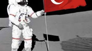 Ay'a Giden Türk Bayrağı Oyuncak Müzesi'nde!

