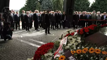 Turgut Özal Kabri Başında Anıldı