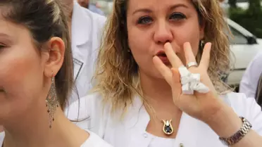 Hasta Yakını Tarafından Öldürülen Doktora Gözyaşı