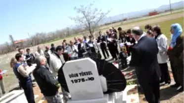 Zirve Yayınevi'nde Öldürülen Uğur Yüksel, Mezarı Başında Anıldı