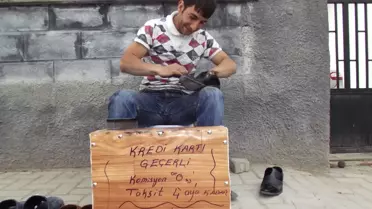 Ayakkabı Boyacısı Kredi Kartı Geçerlidir Yazınca İşleri Arttı