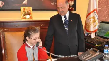 Küçük Zeynep Bir Mektup Yazdı, Vali Oldu