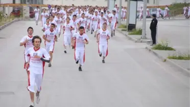 Üniversite Kampusünde Kutlu Doğum Koşusu