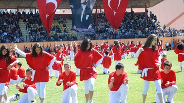 Aynı Anda Okullarda da Tören Olunca Stadyuma Katılım Düşük Kaldı