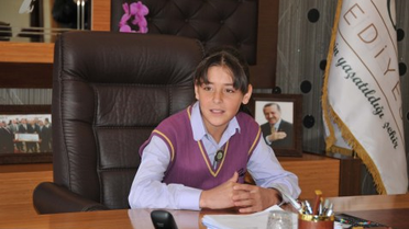 Başkanlık Makamına Şerife Uykal Oturdu