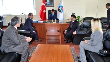 Kars Belediye Başkanı Nevzat Bozkuş'un Koltuğuna İlköğretim Okulu Öğrencisi Oturdu