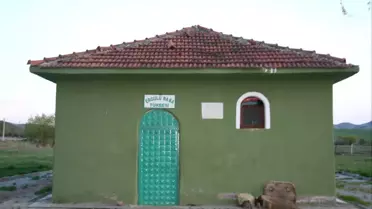 (Özel Haber) Belediyenin Borcu Yüzünden Türbe Haczedildi