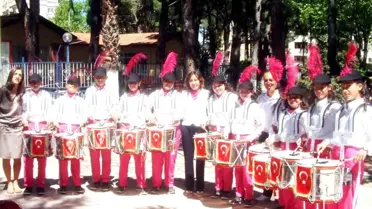 Burhaniye'de Ritim Grubu'na Gösteri Daveti