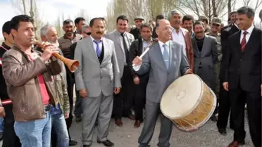 Sivas Valisi Kolat'tan Davul Şov