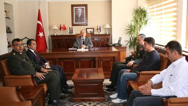 Vali Barut'tan Malül Gazi Ramazan Güneşe Rozet