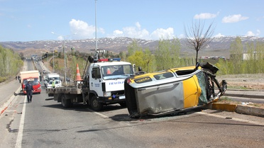 Bingöl'de Trafik Kazası : 1 Ölü, 1 Yaralı