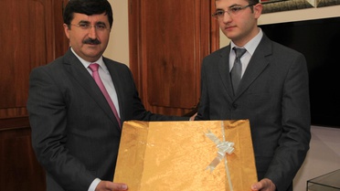 Amasya Valisi'nden Ygs 4.süne Bilgisayar