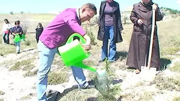 Köy Mezarlığına Fidan Dikildi