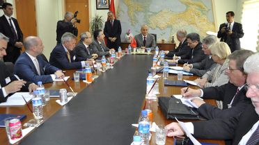 Alman Bakan'a 6 Bin Yıllık Motifli Kilim Hediye Edildi