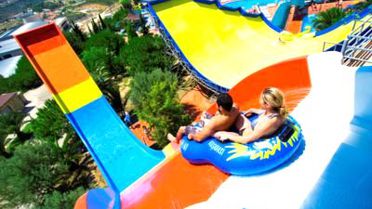 Kuşadası'nda Sulu Eğlence Başladı