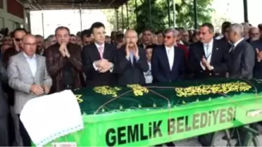 CHP Lideri Kılıçdaroğlu Arkadaşının Cenazesine Katıldı