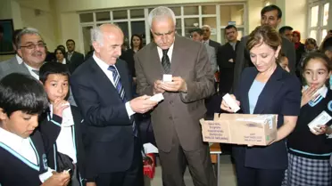 Kilis'te Öğrencilere Törenle Süt Dağıtıldı