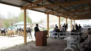 Depremzedelere Hayvan Dağıtımı