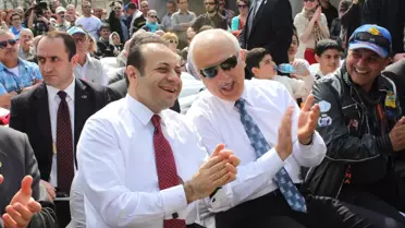 Bakan Egemen Bağış, Klasik Otomobille Tur Attı