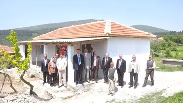Depremde Evi Hasar Gören Aileye Ev Yapıldı