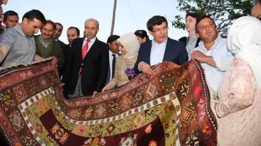 Davutoğlu, '74 Milyonun Duasıyla Masaya Oturuyorum'