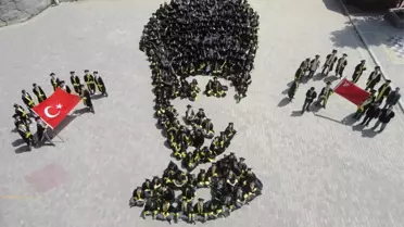 Öğrenciler Bahçede Yan Yana Gelerek Atatürk Portresi Oluşturdu