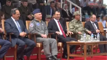 Diyarbakır'da Engelliler Kadın Askerlerle Halay Çekti Diyarbakır'da Engelliler Haftası Nedeniyle 18...