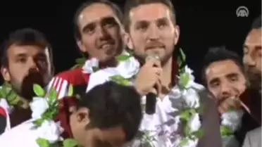 Futbolcudan Evlilik Teklifi