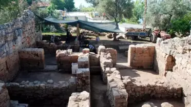 Kaş'ta Tapınak Olduğu Sanılan Yeni Bir Yapı Ortaya Çıkarıldı